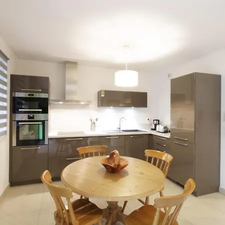 Comfortable T3 Just A Stone's Throw From The Lake! Lägenhet